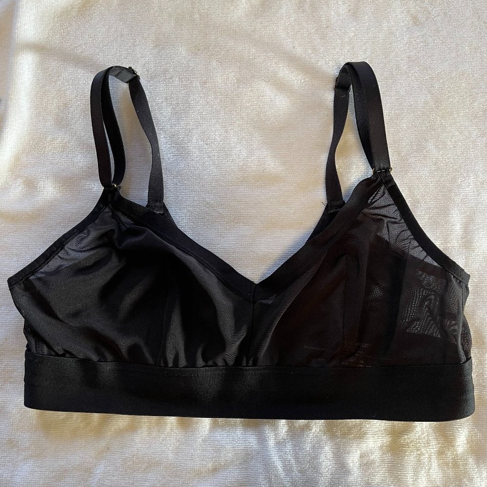 LUXE MESH TRIANGLE BRALETTE - Size M (34C 34D 34DD)